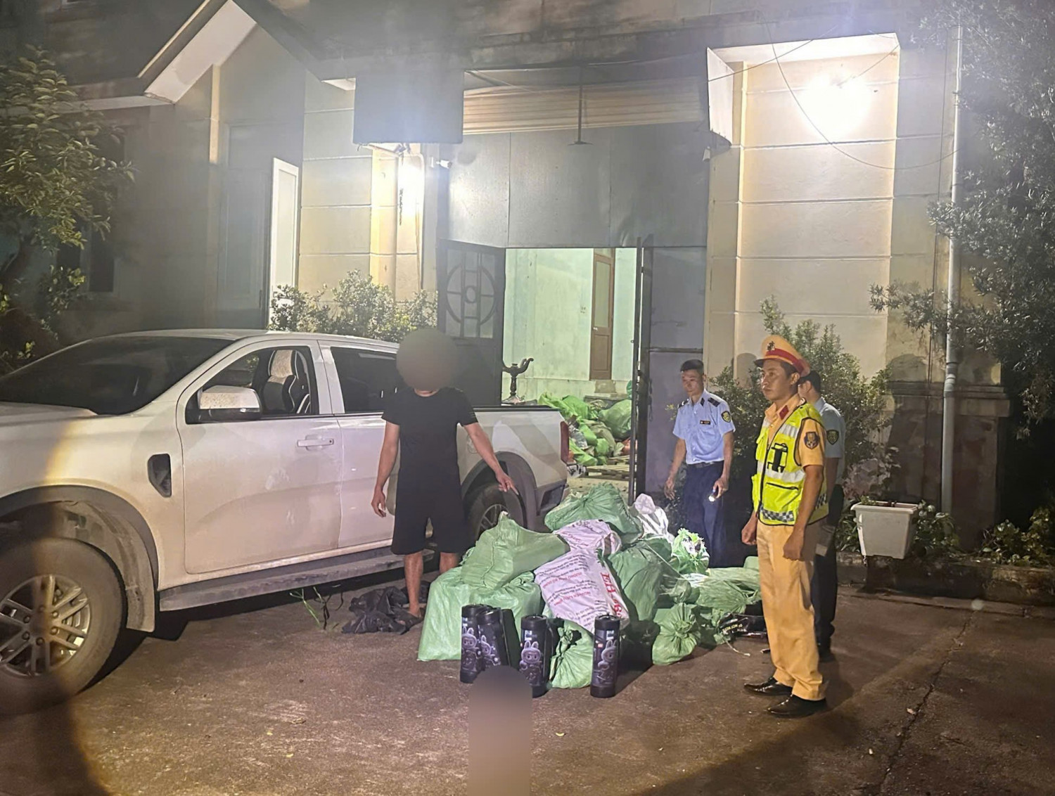 Khám Phá Vụ Vận Chuyển Khí Cười Lớn Tại Móng Cái