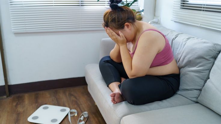 Ủ nóng có thực sự ‘đốt mỡ’? Cách phân biệt hiệu quả thật và giảm cân do mất nước