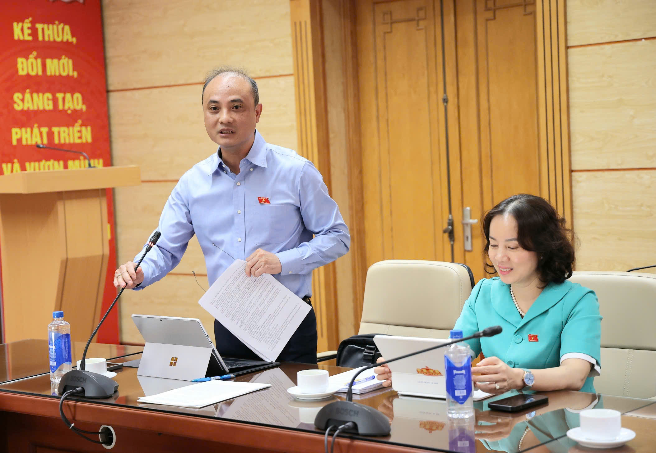 Đại diện Quốc hội phát biểu
