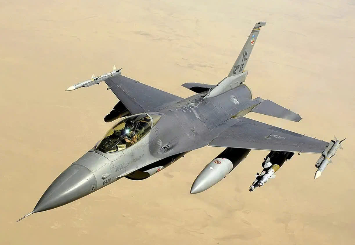 may-bay-f-16-1786762749017189749415 Ukraine chặn đứng kế hoạch săn chiến đấu cơ F-16 và Mirage 2000 từ Nga- Ảnh 1.