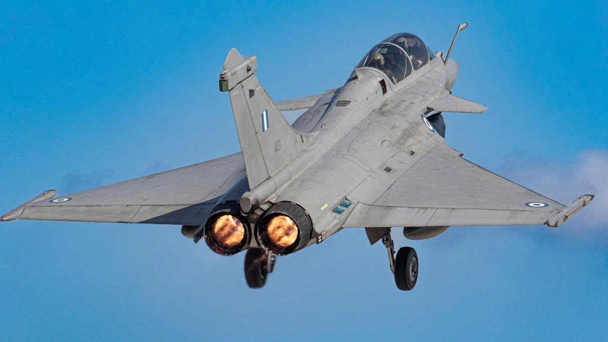 Cuộc Con Đường Giữa Tiêm Kích Tàng Hình Su-57 và Rafale: So Sánh Chiến Lược Tác Chiến