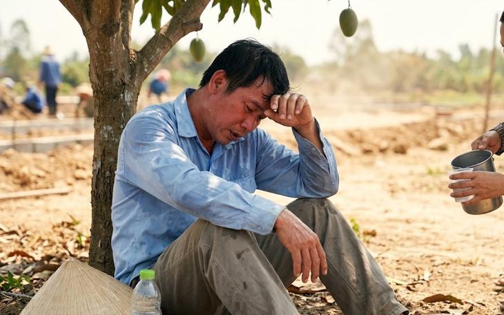 Cách phòng ngừa say nóng, kiệt sức tại công trường, nhà xưởng - Ảnh 2.