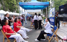 Bí Quyết Ăn Uống Thông Minh Để Không Tăng Cân Trong Dịp Lễ