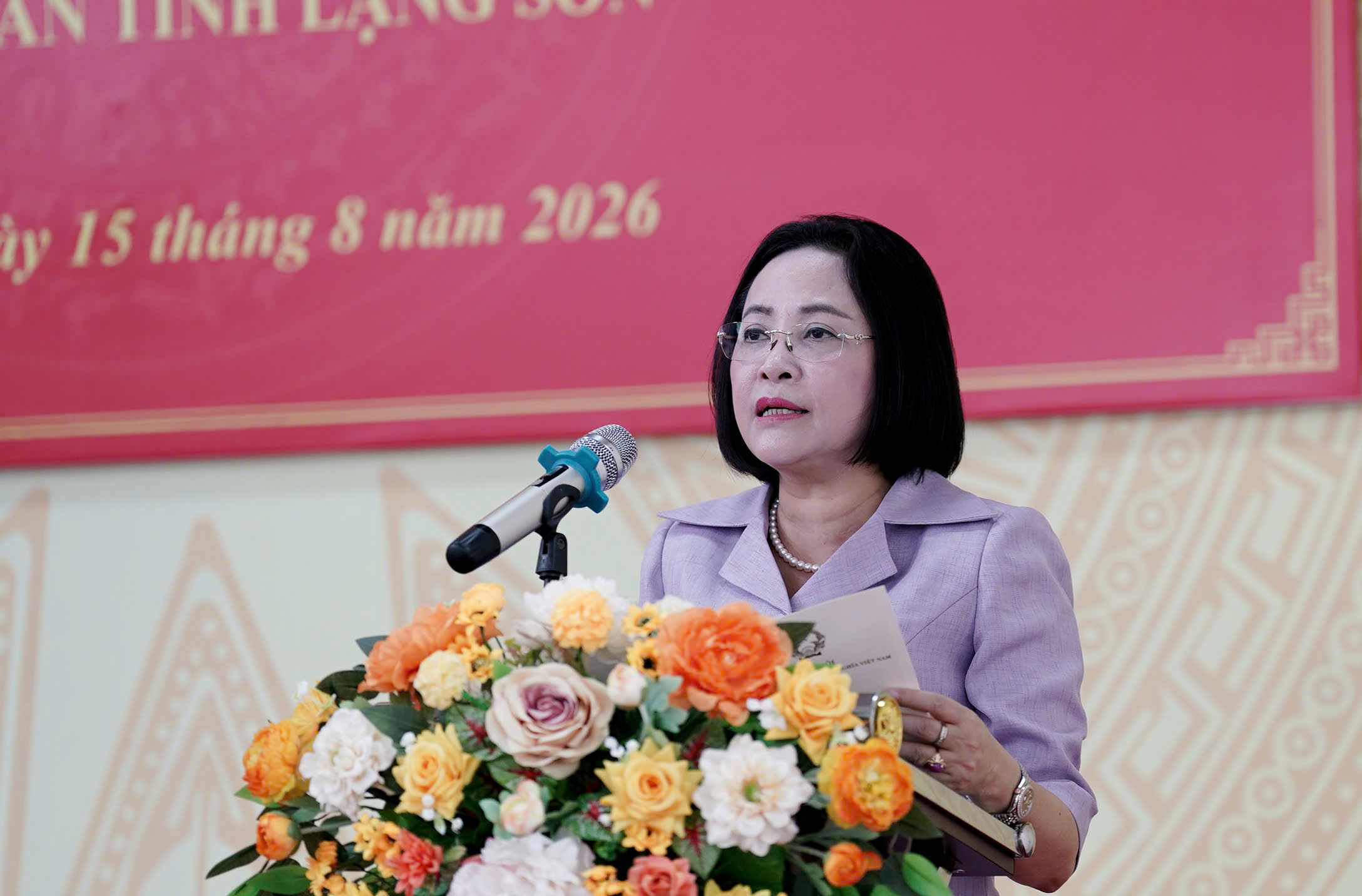 Phó Chủ tịch Quốc hội: Mỗi trường học vùng biên là một mái nhà ấm áp- Ảnh 1.