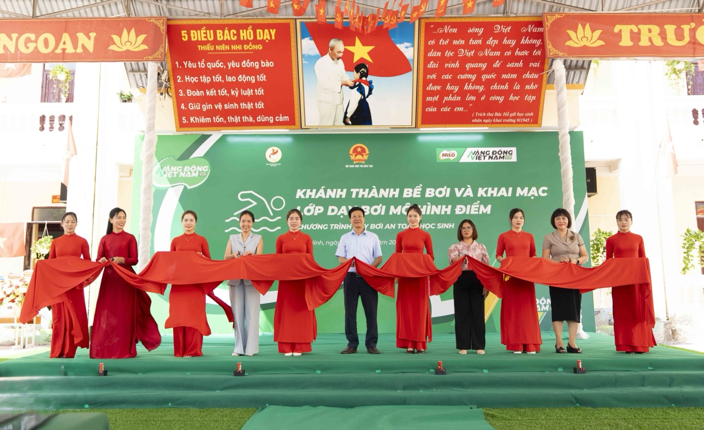 Nestlé Việt Nam đồng hành cùng Bộ Giáo dục và Đào tạo trao tặng bể bơi và lớp dạy bơi mô hình điểm cho học sinh tại tỉnh Bắc Ninh- Ảnh 1.