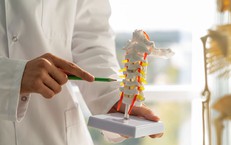 Giấc ngủ và tăng chiều cao ở trẻ: vì sao ‘ngủ trước 23h’ không phải mắt xích duy nhất