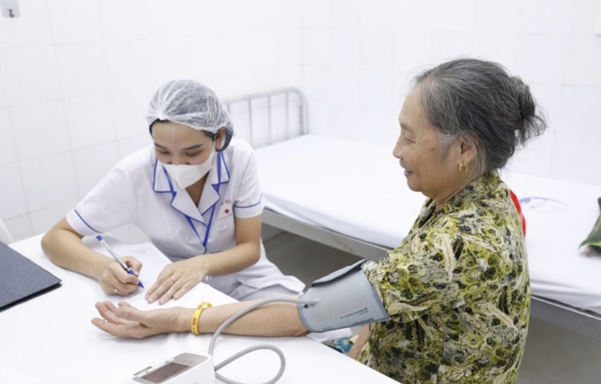 Hà Nội dựng lộ trình an sinh: từ mở rộng BHYT đến chuyển đổi dịch vụ y tế đến 2030