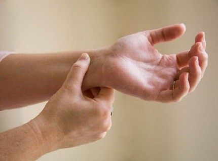 Nhận Diện Bệnh Hirayama: Triệu Chứng và Phương Pháp Điều Trị - Ảnh 3.