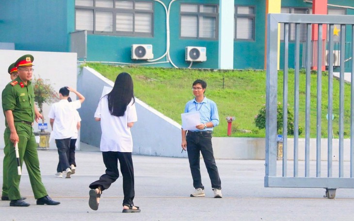 Đánh Giá Đề Thi Lại Tốt Nghiệp THPT Môn Xã Hội Tại Tuyên Quang- Ảnh 1.