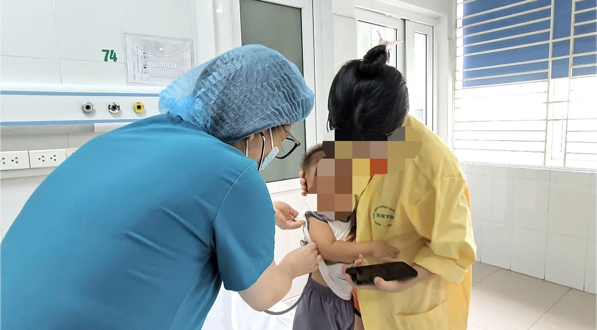 Cảnh Báo Về Nguy Cơ Khi Trẻ Nhỏ Nuốt Dị Vật: Câu Chuyện Cảm Động Từ Bệnh Viện