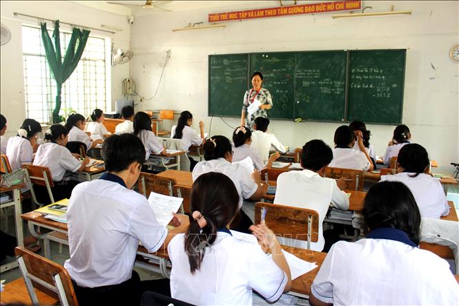 Chính Sách Nghỉ Hưu và Thôi Việc cho Hiệu Trưởng Sau Sáp Nhập Trường Học