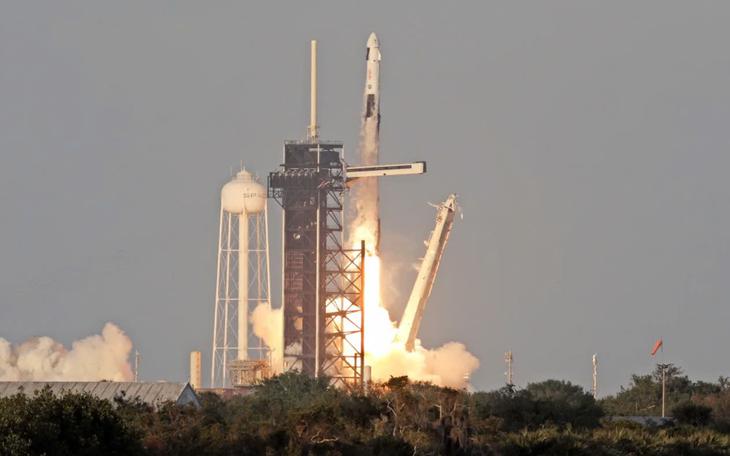 SpaceX phóng vệ tinh do thám mật của Mỹ lên quỹ đạo- Ảnh 1.