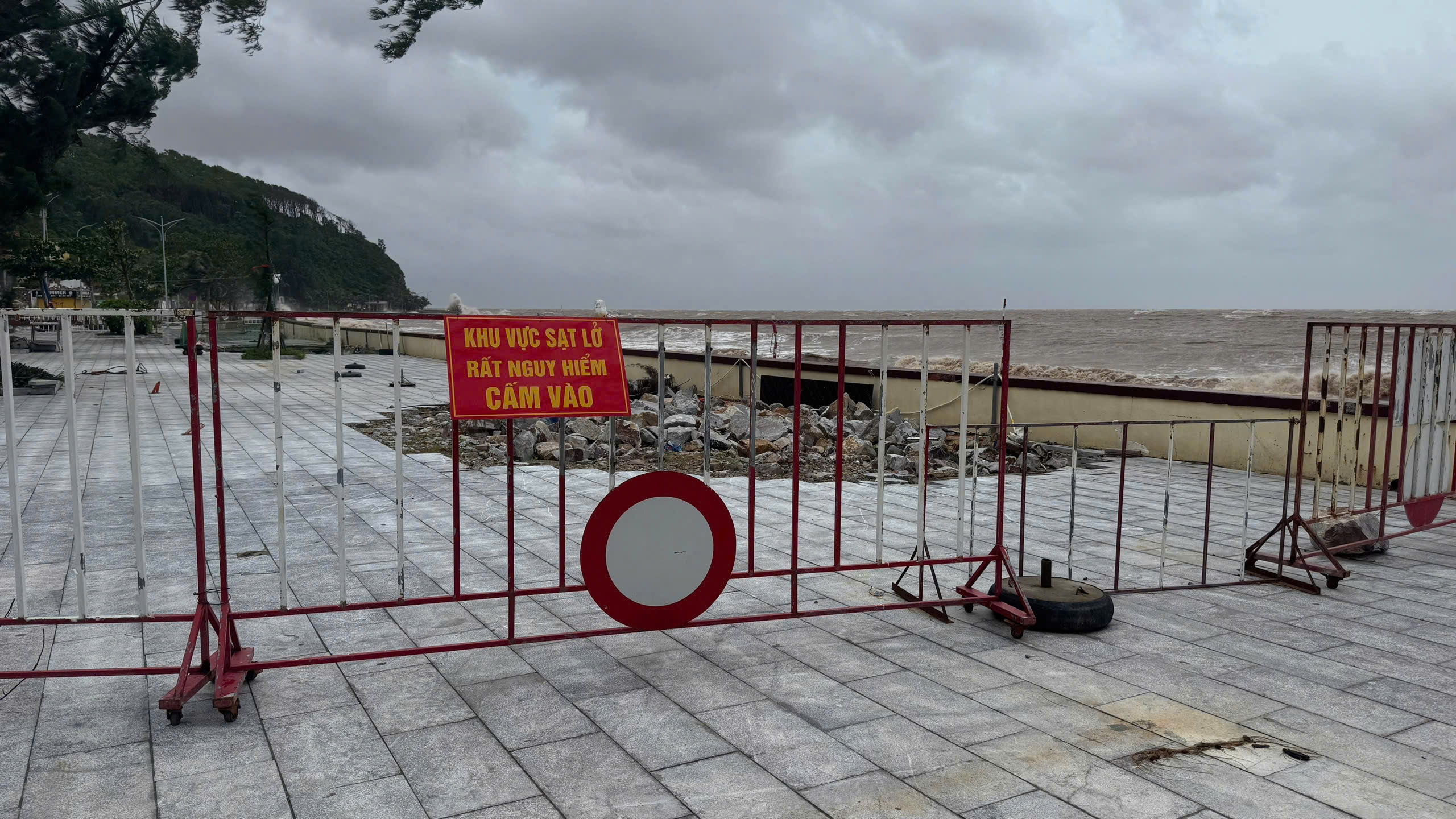 Cảnh Báo Áp Thấp Nhiệt Đới: 21 Tỉnh Thành Sẵn Sàng Ứng Phó