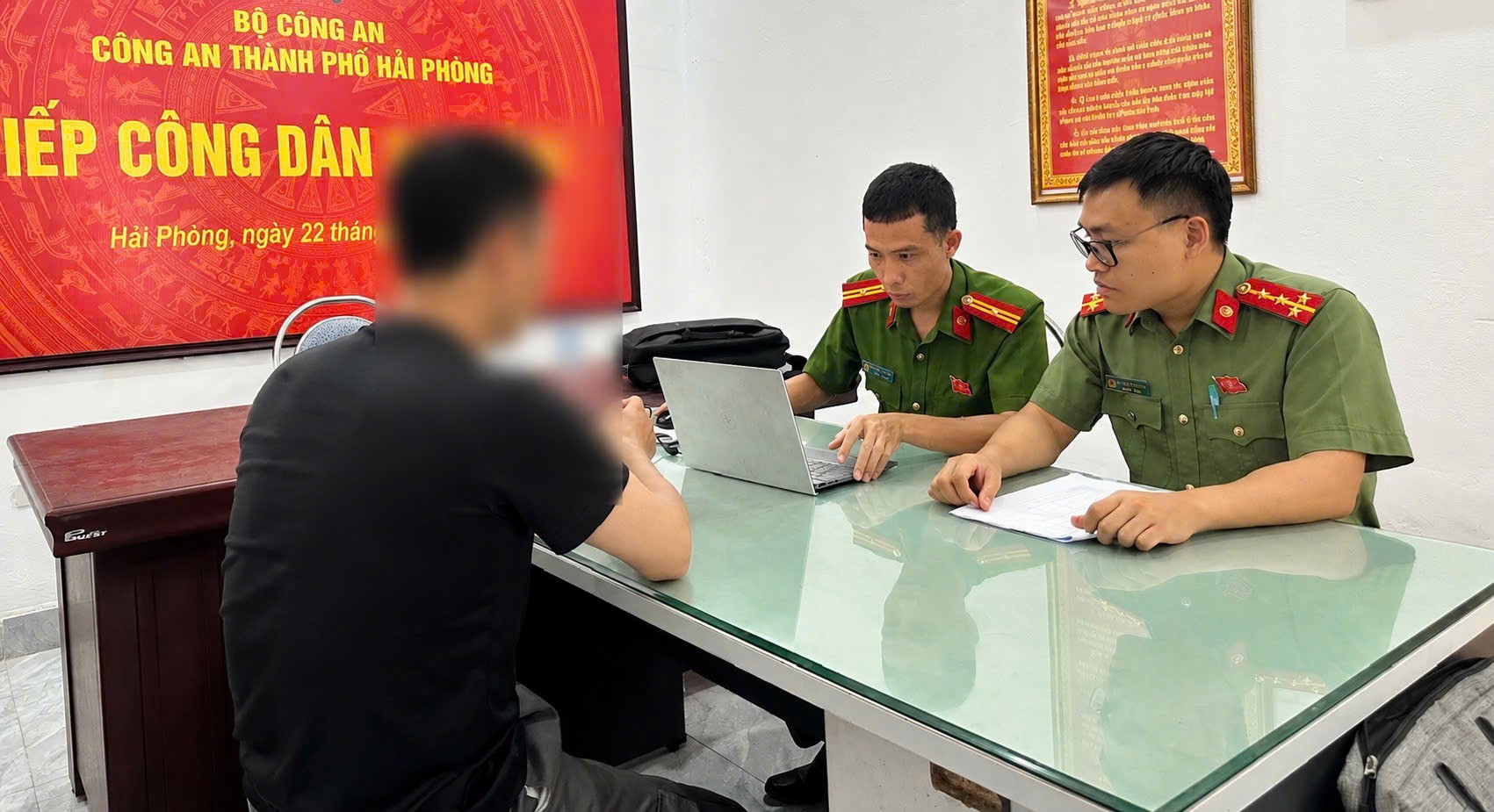 Công an làm việc với người phụ nữ bình luận kỳ thị, chia rẽ vùng miền trên Facebook- Ảnh 2.