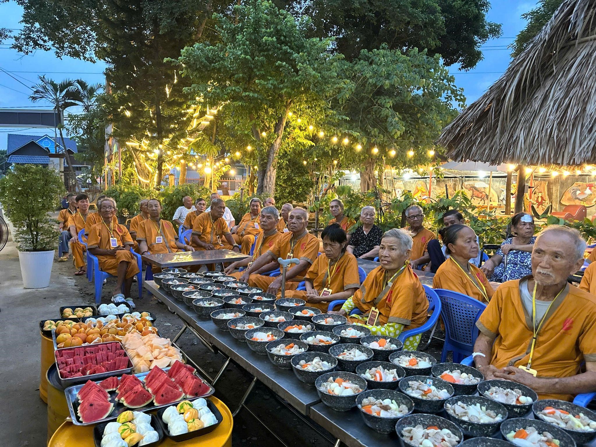 2.000 bữa ăn Vu Lan: Khi bữa cơm trở thành sợi dây kết nối cộng đồng