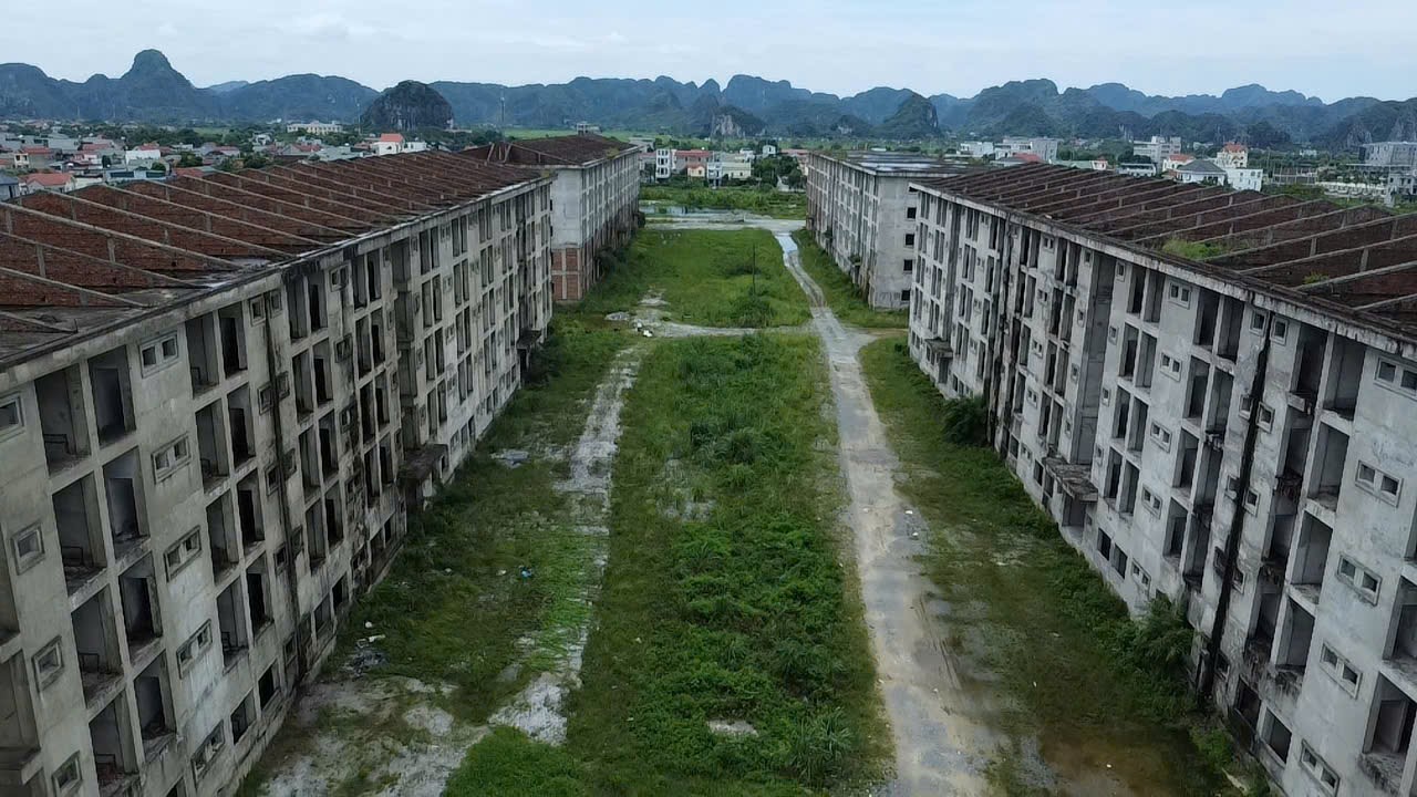 Dự Án Ký Túc Xá Khổng Lồ Tại Ninh Bình Bị Bỏ Hoang Hơn Một Thập Kỷ