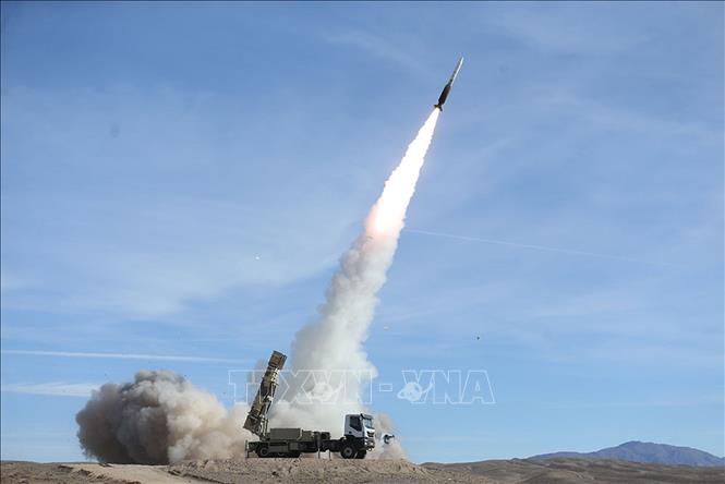 IRGC tuyên bố tấn công tàu sân bay và tàu khu trục Mỹ: Diễn biến, cảnh báo và hệ quả cho tuyến biển