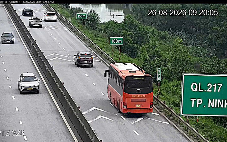 Xe chạy chậm trên cao tốc