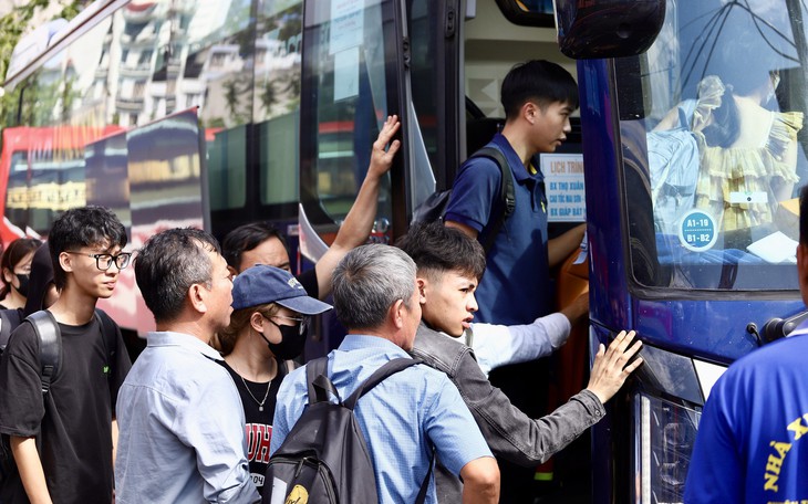 Khung Cảnh Nhộn Nhịp Tại Các Bến Xe Hà Nội Ngày Cuối Kỳ Nghỉ Quốc Khánh- Ảnh 1.