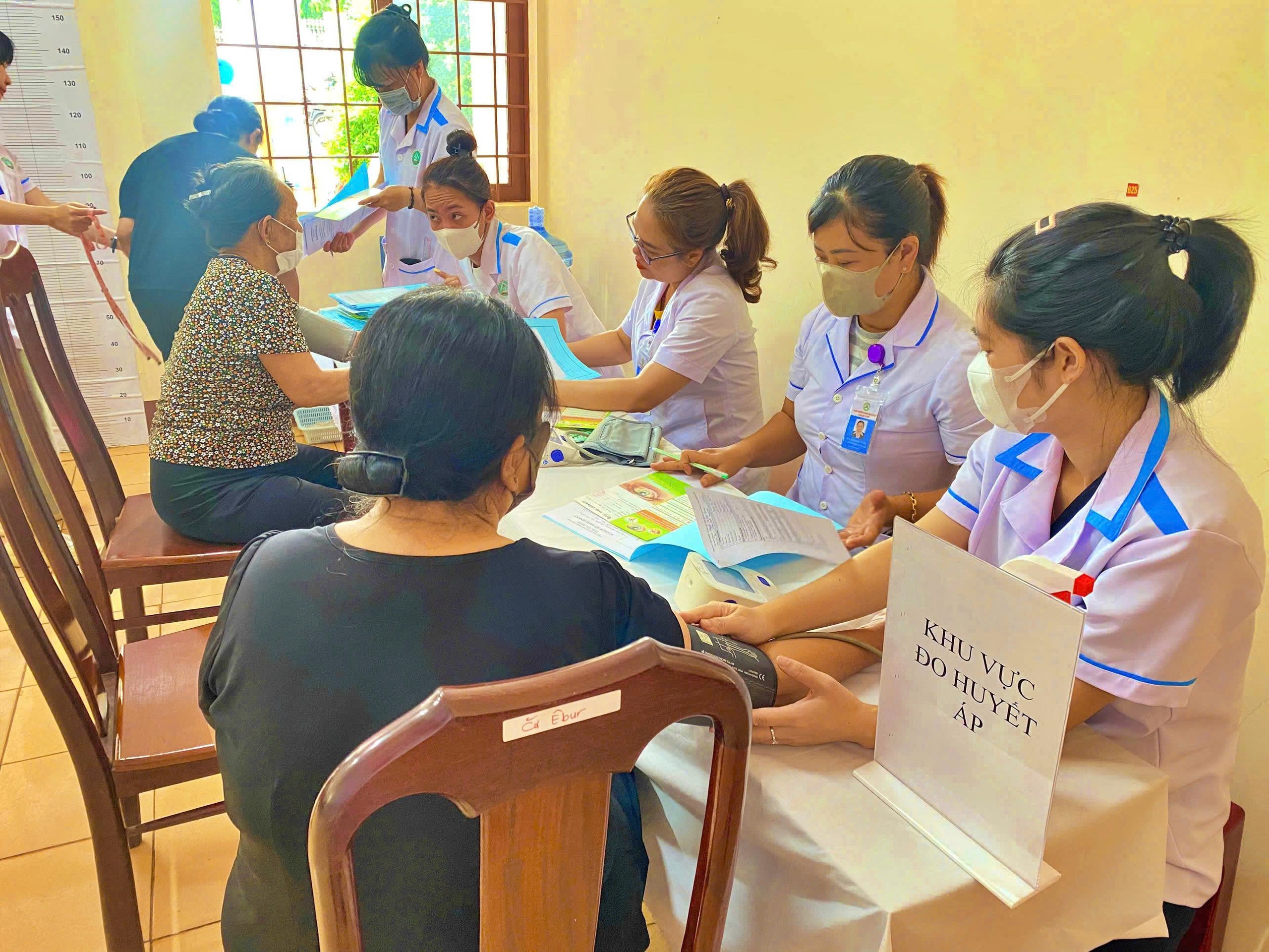 Đưa dịch vụ khám sàng lọc miễn phí đến từng khu dân cư ở Buôn Ma Thuột