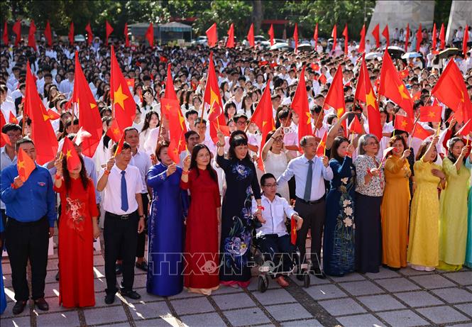 rong-1788565051276-17885650519401647159665 Hôm nay, hơn 23 triệu học sinh, sinh viên cả nước bước vào năm học mới- Ảnh 1.
