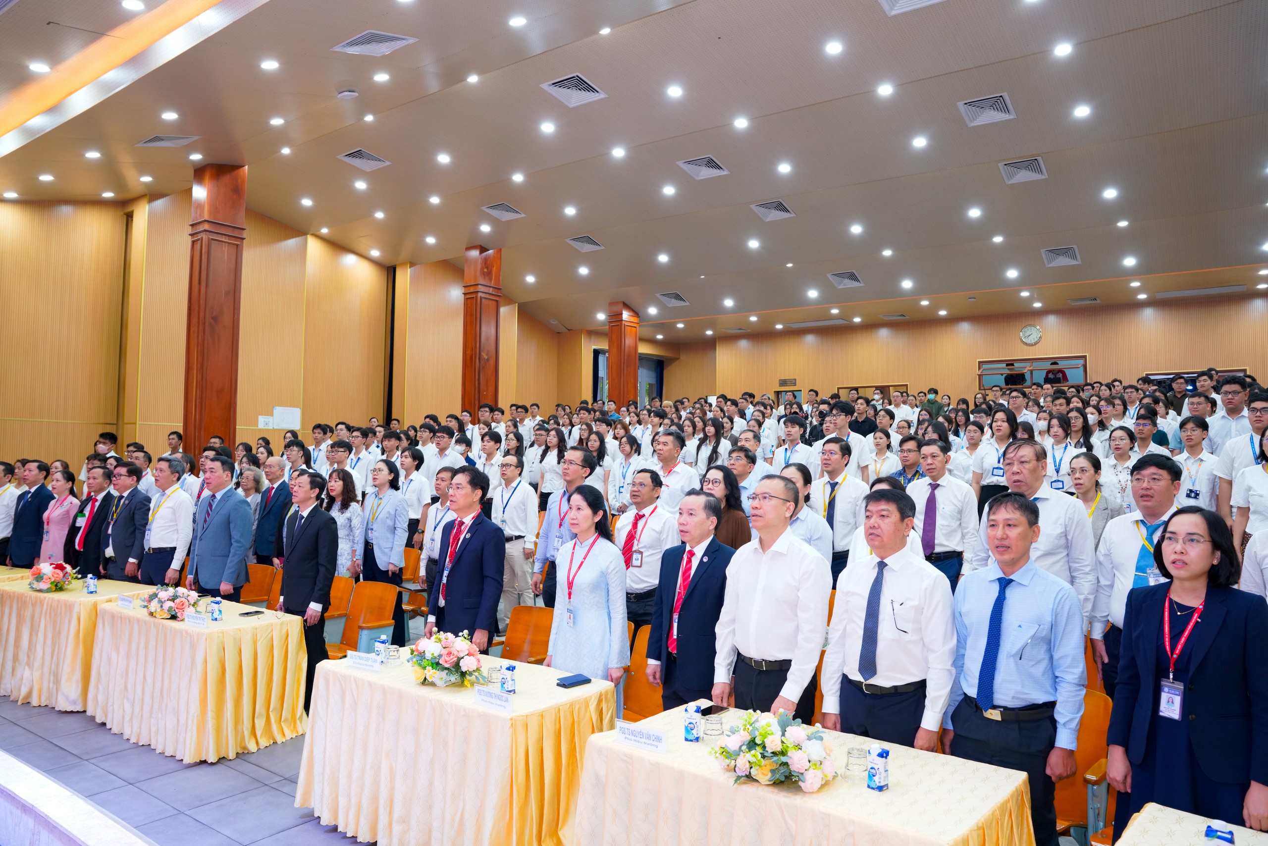 Từ giảng đường đến giường bệnh: Những phẩm chất cần có để trở thành thầy thuốc ngày nay