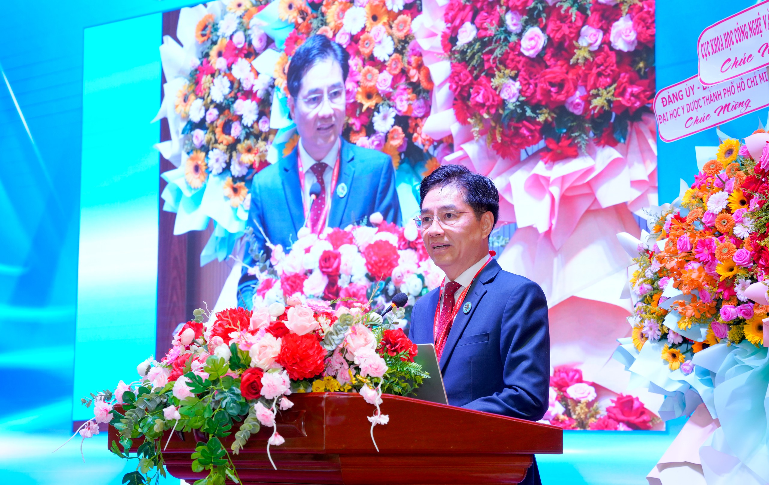 tha8198-17885856524011892808853 Ngày khai giảng đặc biệt của 20 thủ khoa Đại học Y Dược TPHCM - Ảnh 3.