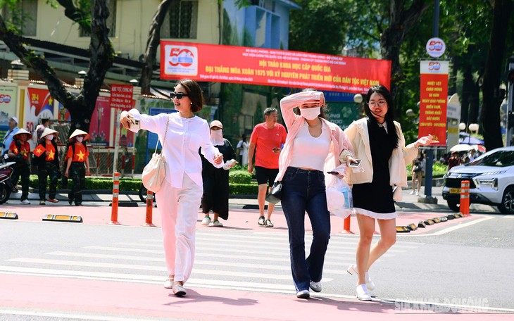 Miền Bắc nắng nóng gay gắt trên 37 độ- Ảnh 2.